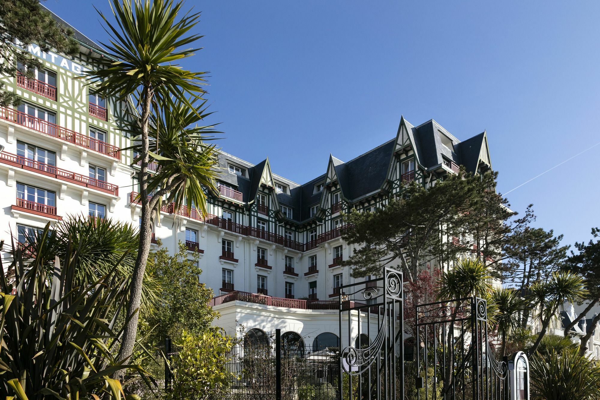 Hotel Barriere L'hermitage 5*